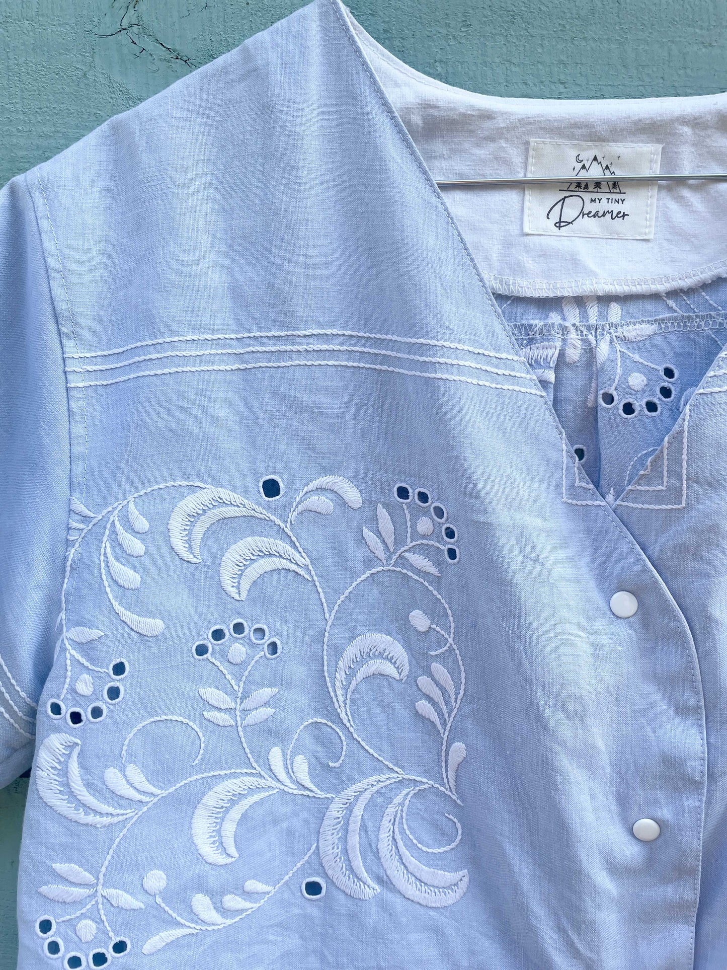 Bluse - Blå med broderi