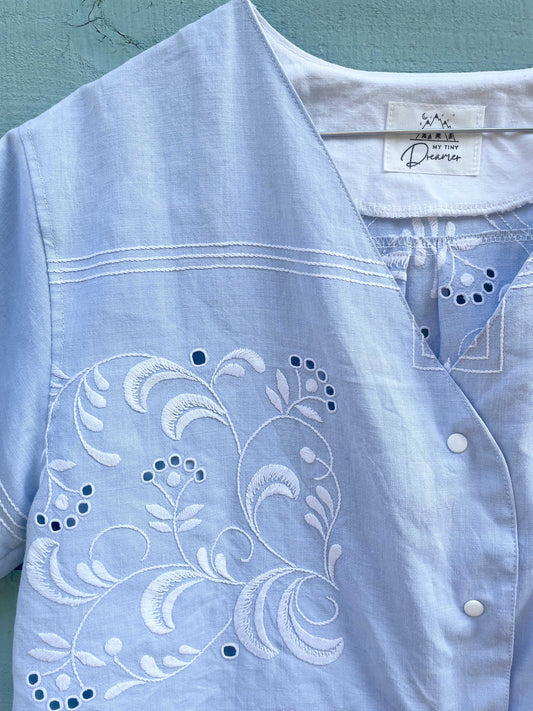 Bluse - Blå med broderi