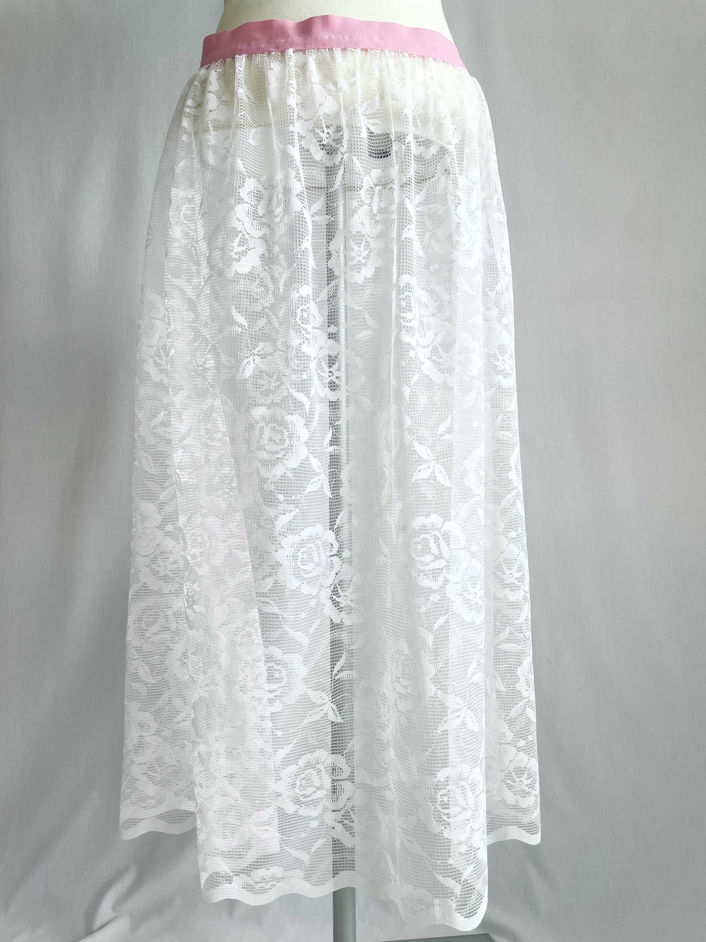 Nederdel - Blonde med blomster